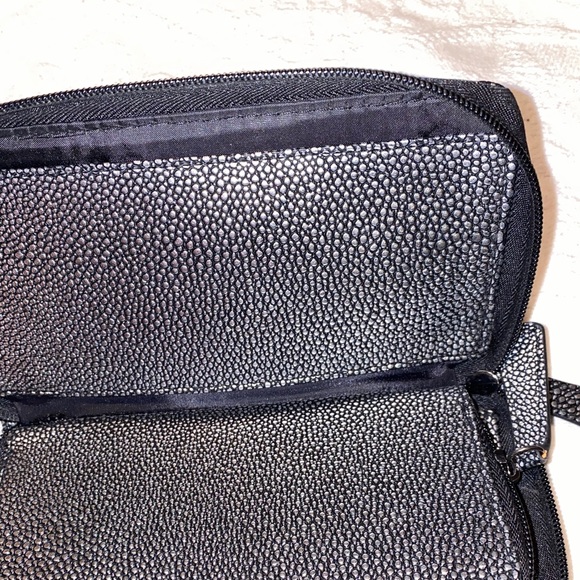 Kenneth Cole Leather Wallet - Picture 5 of 8